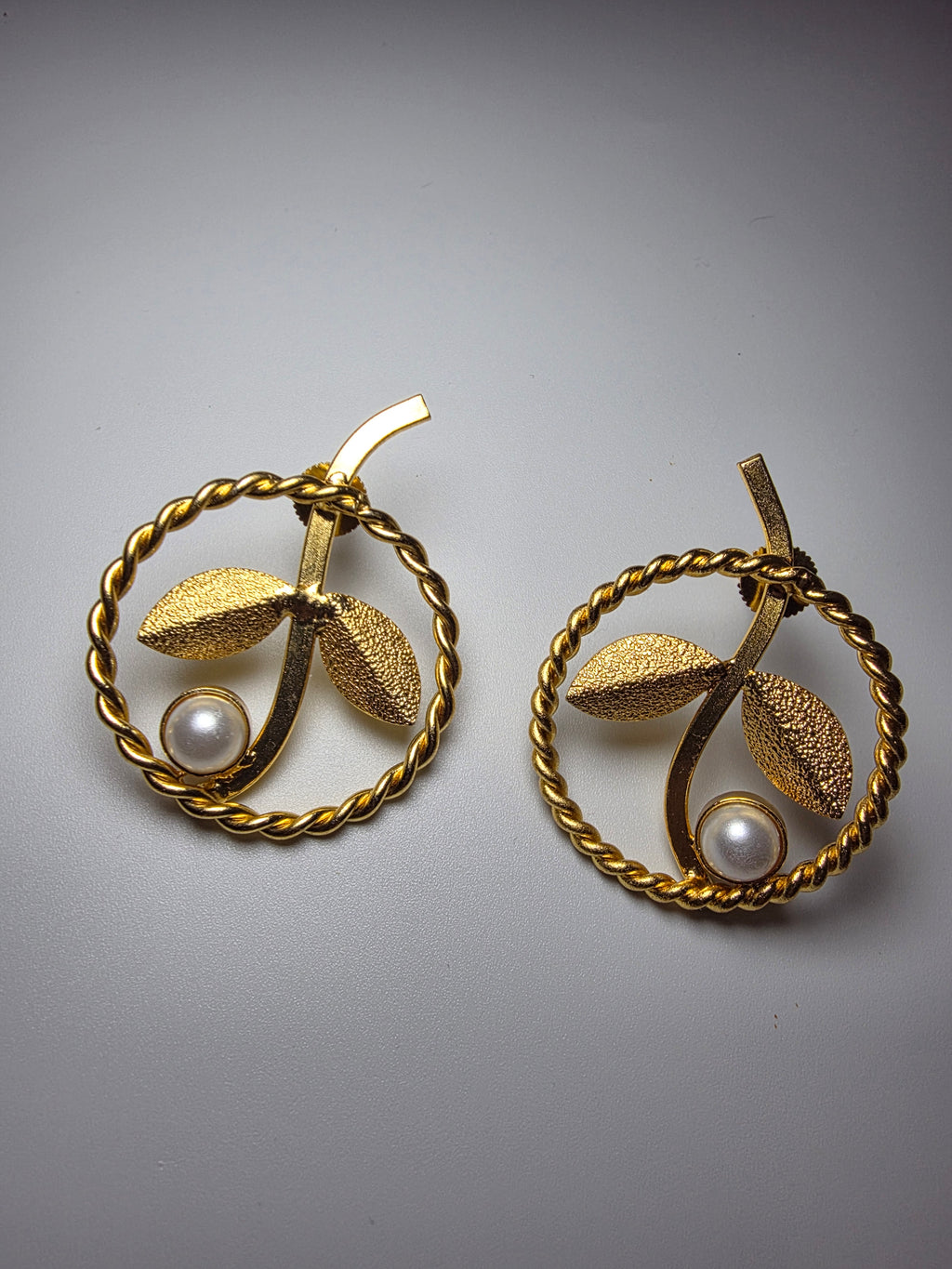 Curved Leaf Pearl Studs