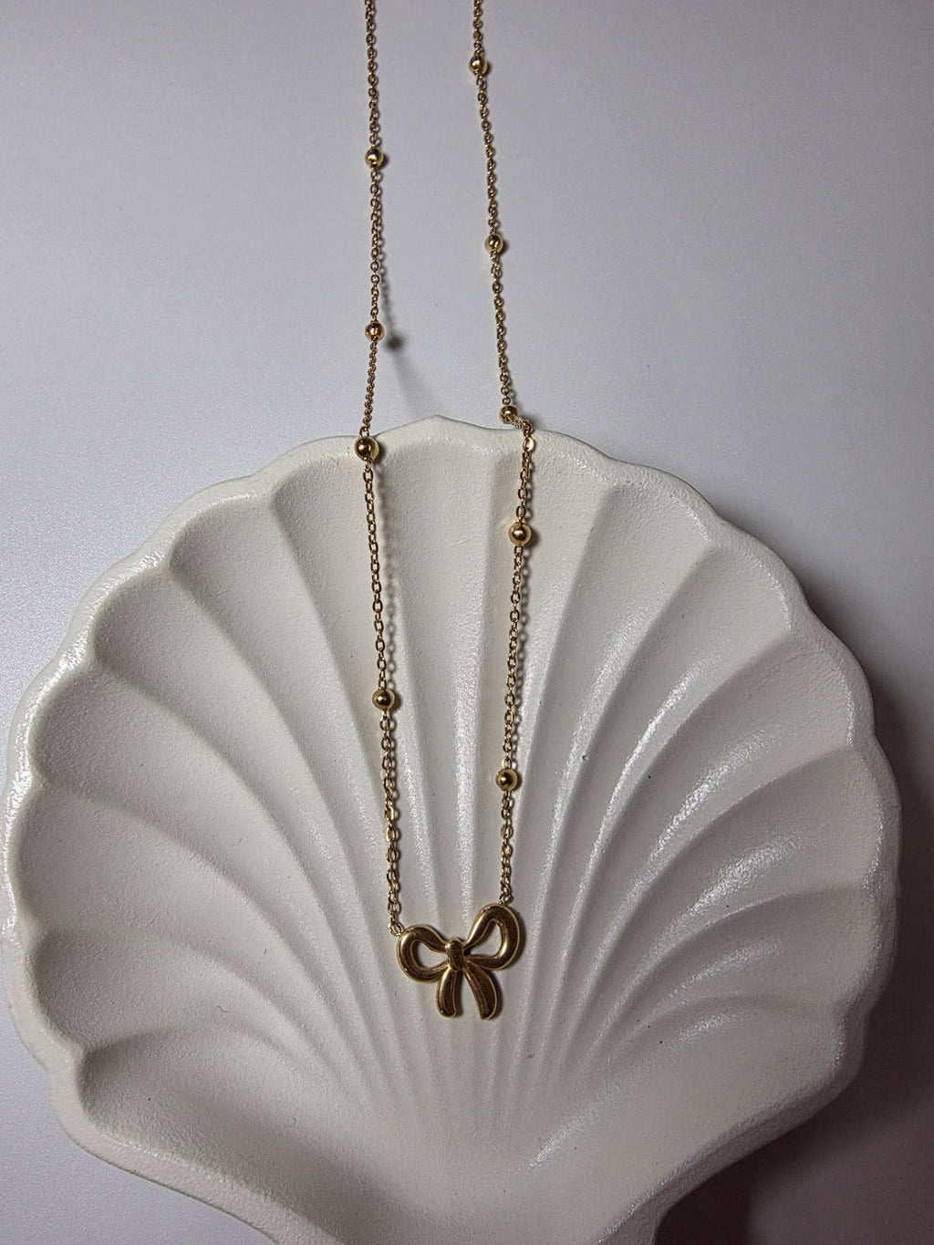 Beads chain bow necklace