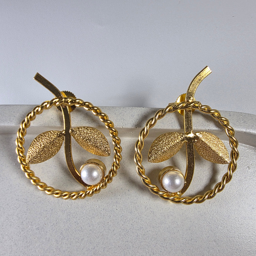 Curved Leaf Pearl Studs