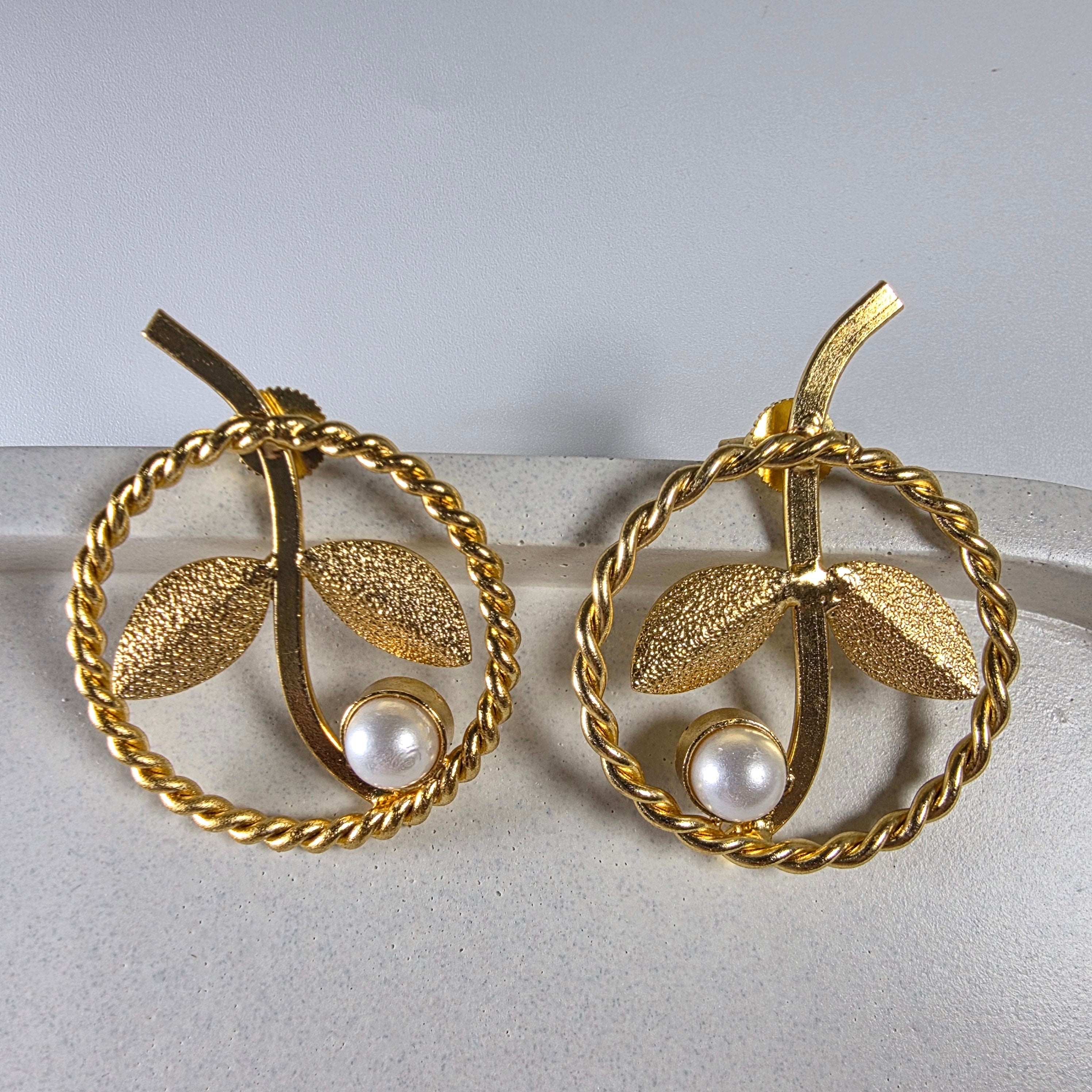 Curved Leaf Pearl Studs