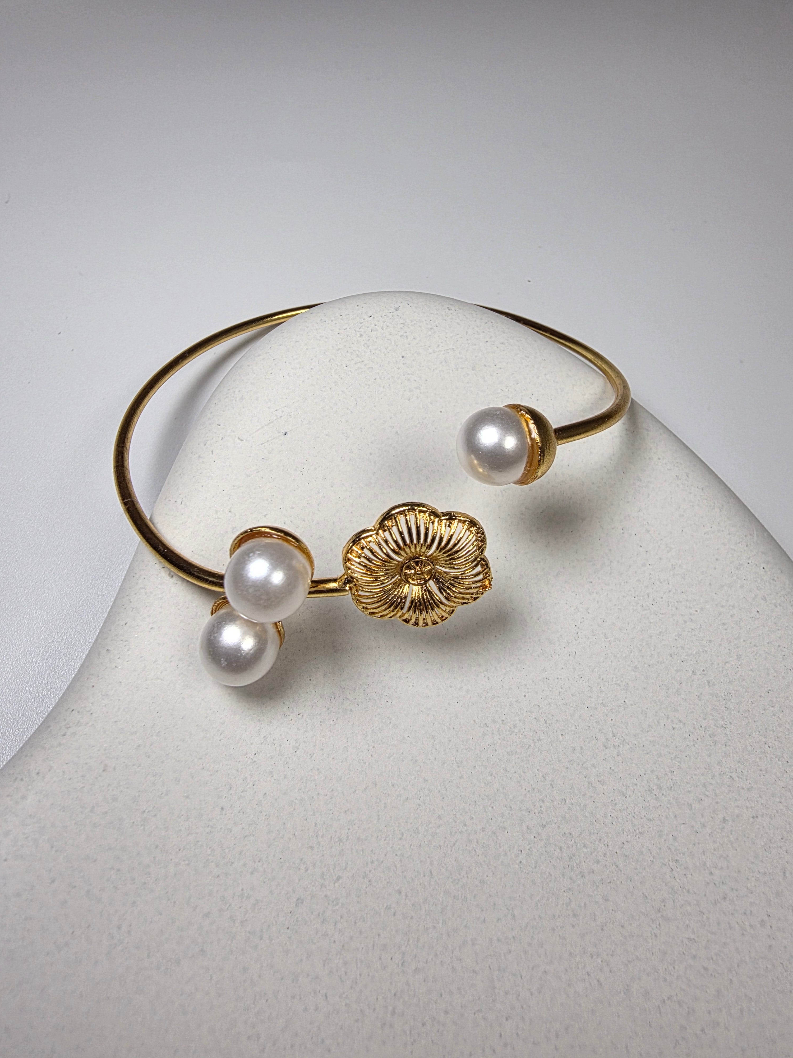 Flower Pearl Bracelet