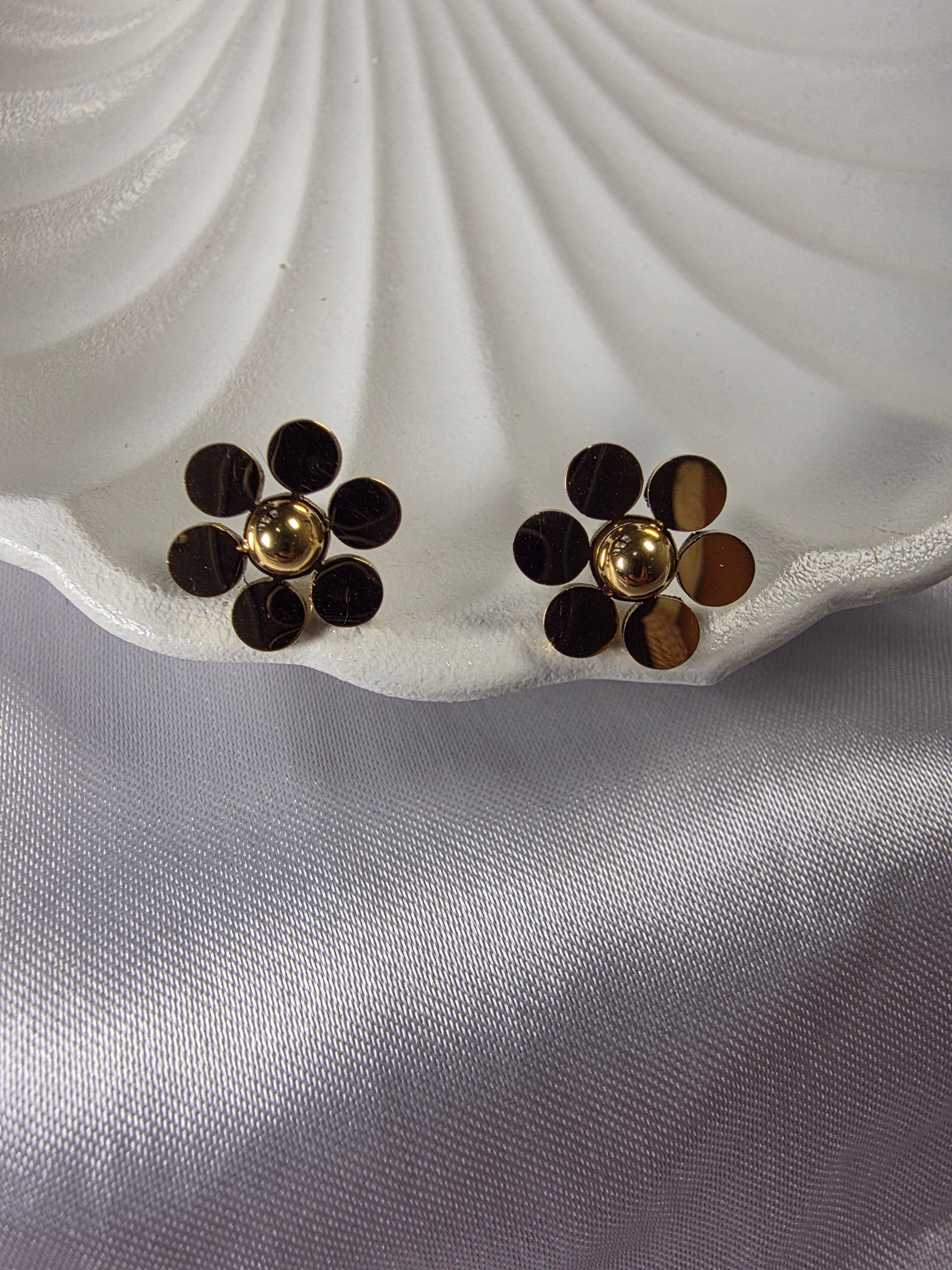 6 Petal Flower earring