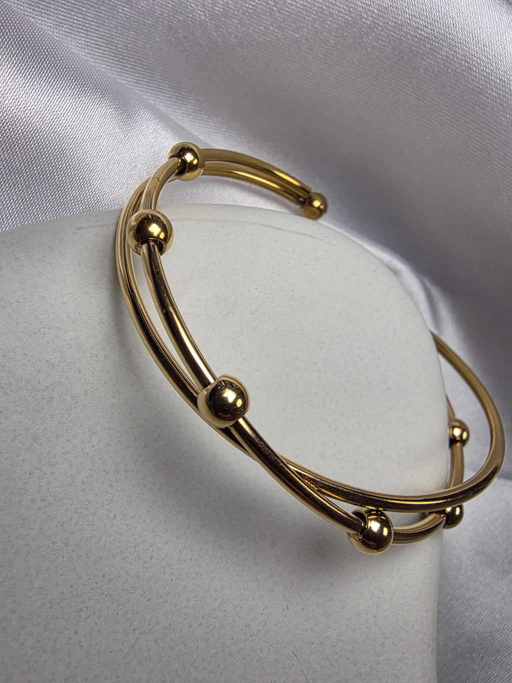 Criss Cross Bauble Bracelet