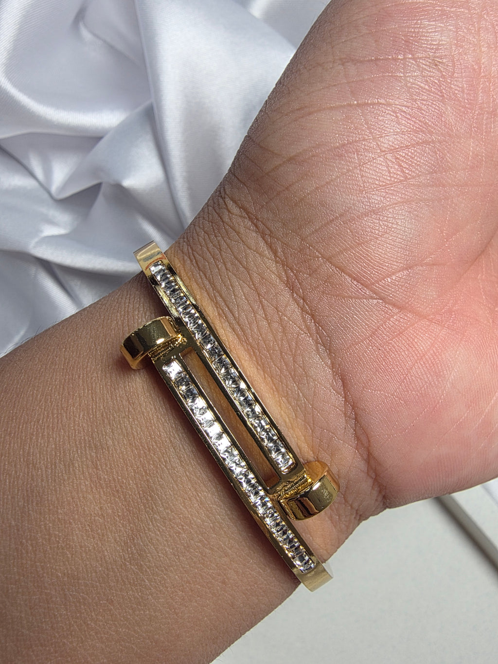 Gold Sparkle Loop Bangle - Bold