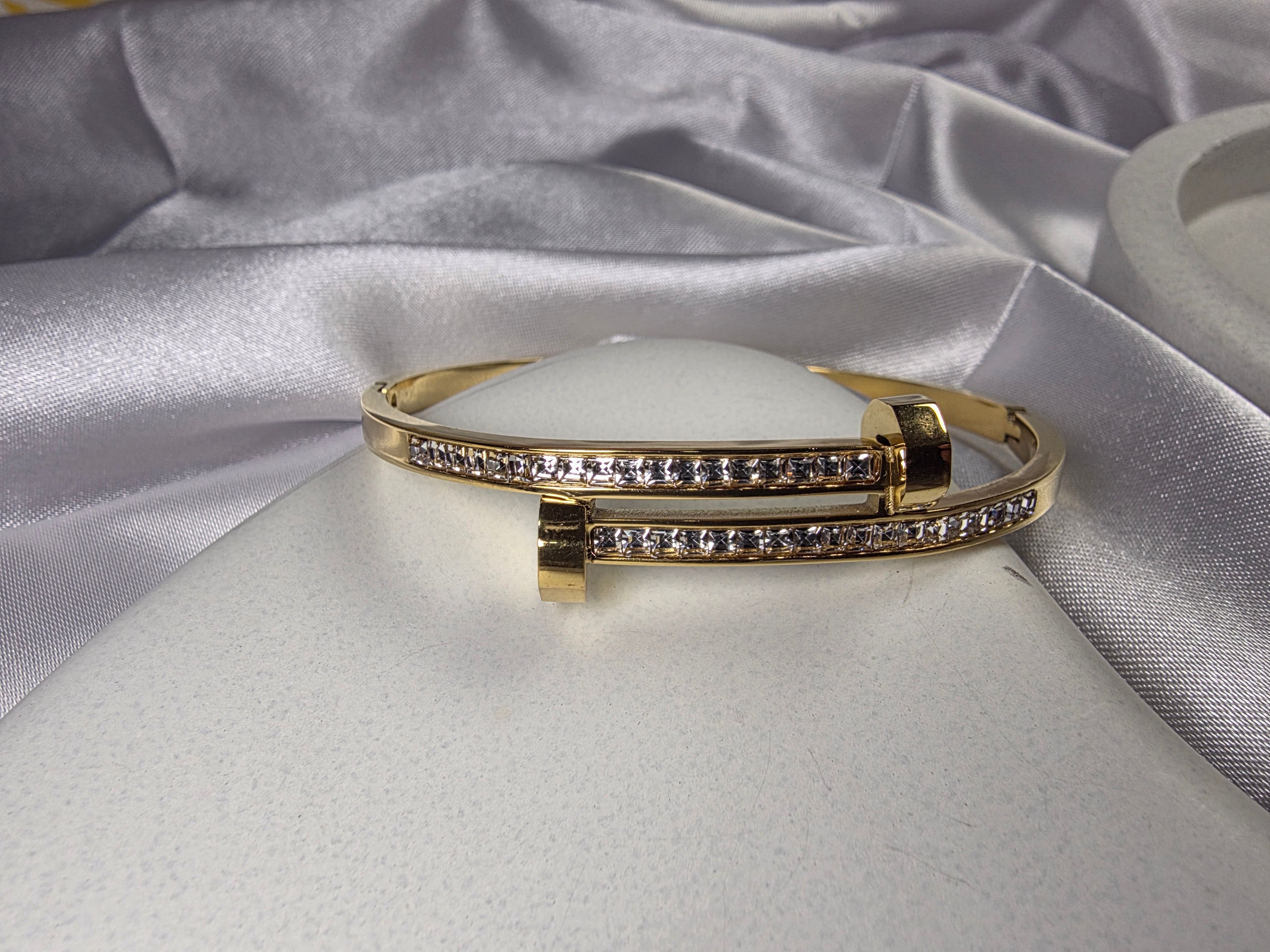 Gold Sparkle Loop Bangle - Sleek
