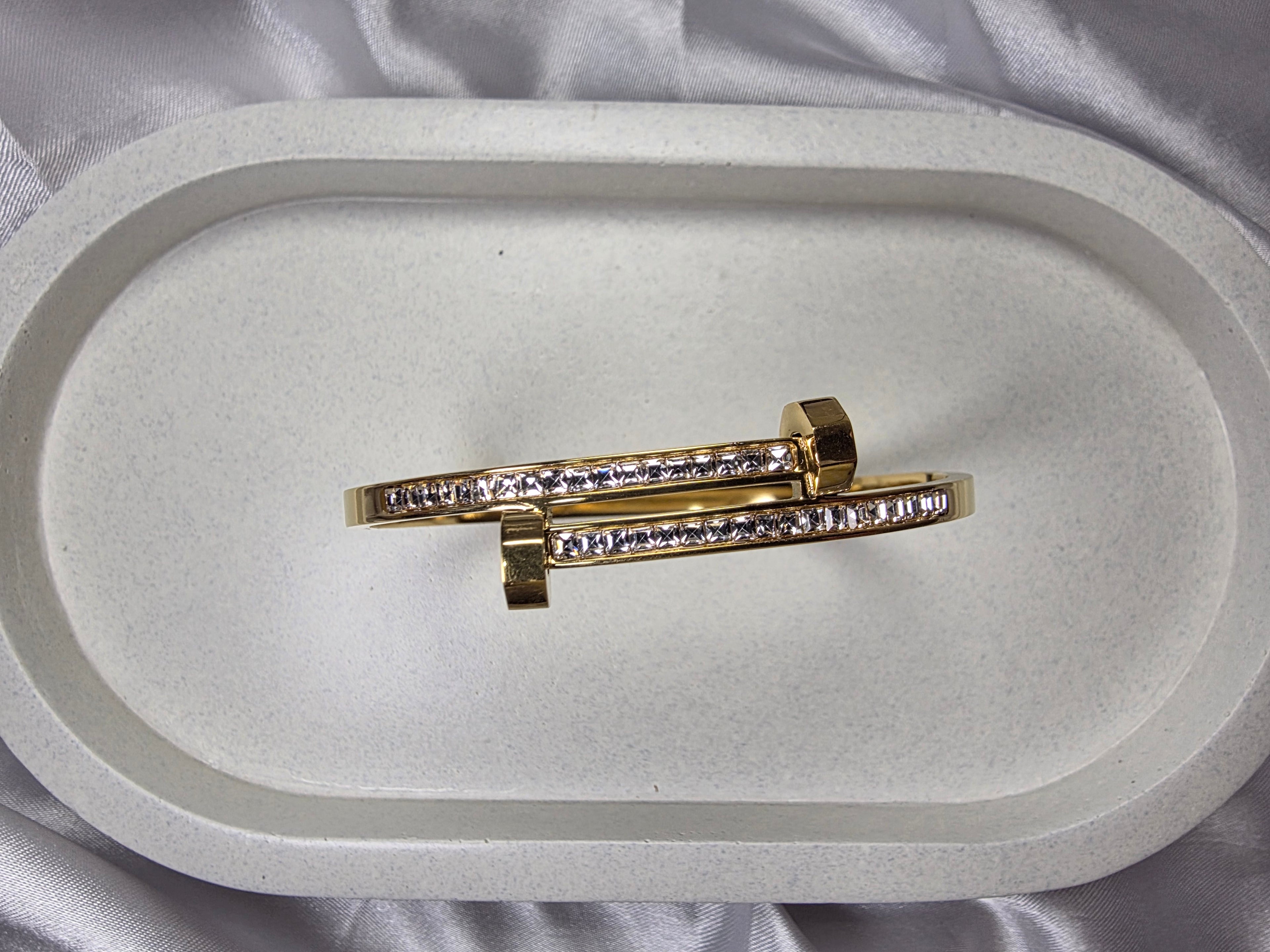 Gold Sparkle Loop Bangle - Sleek