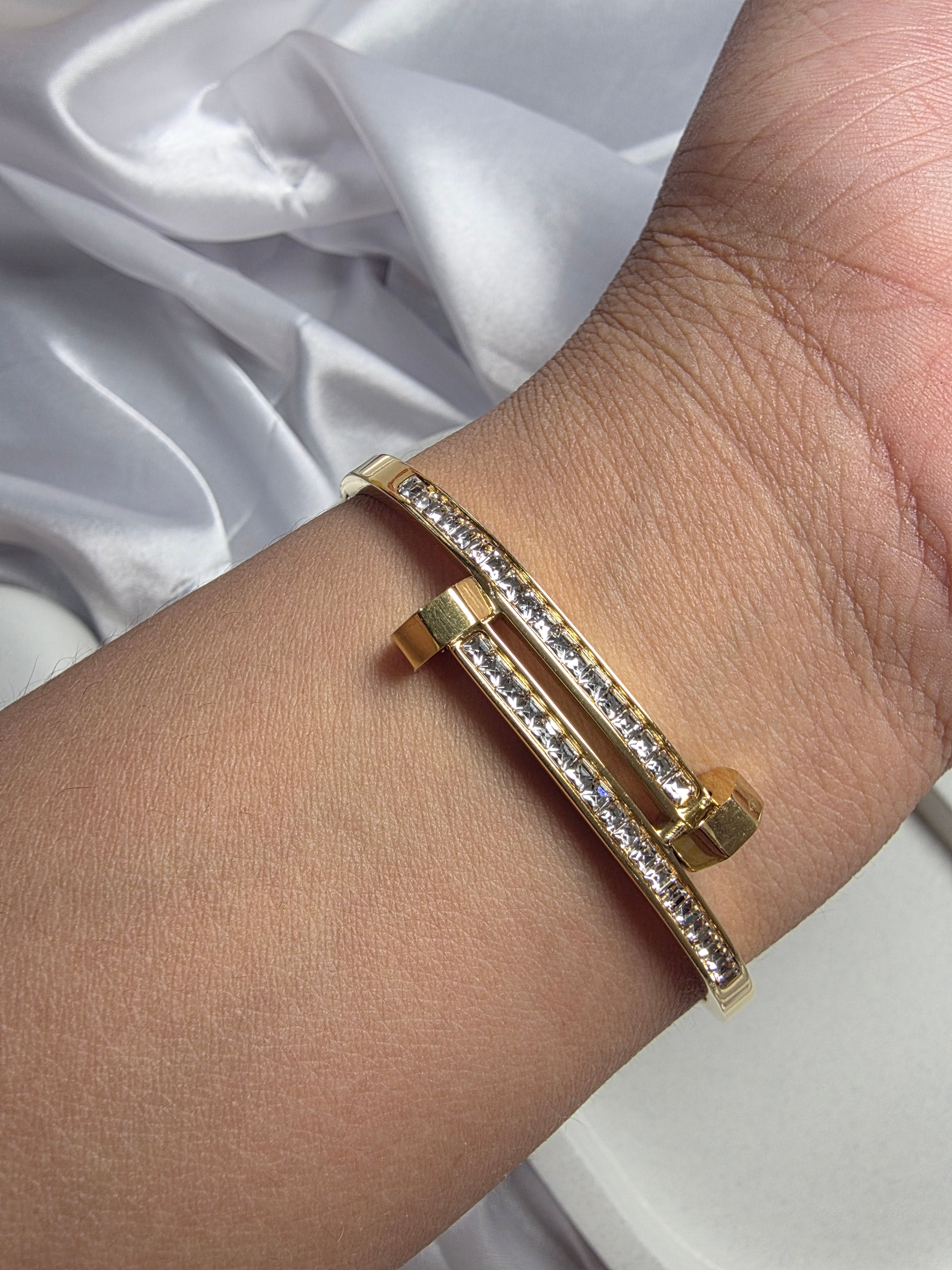 Gold Sparkle Loop Bangle - Sleek