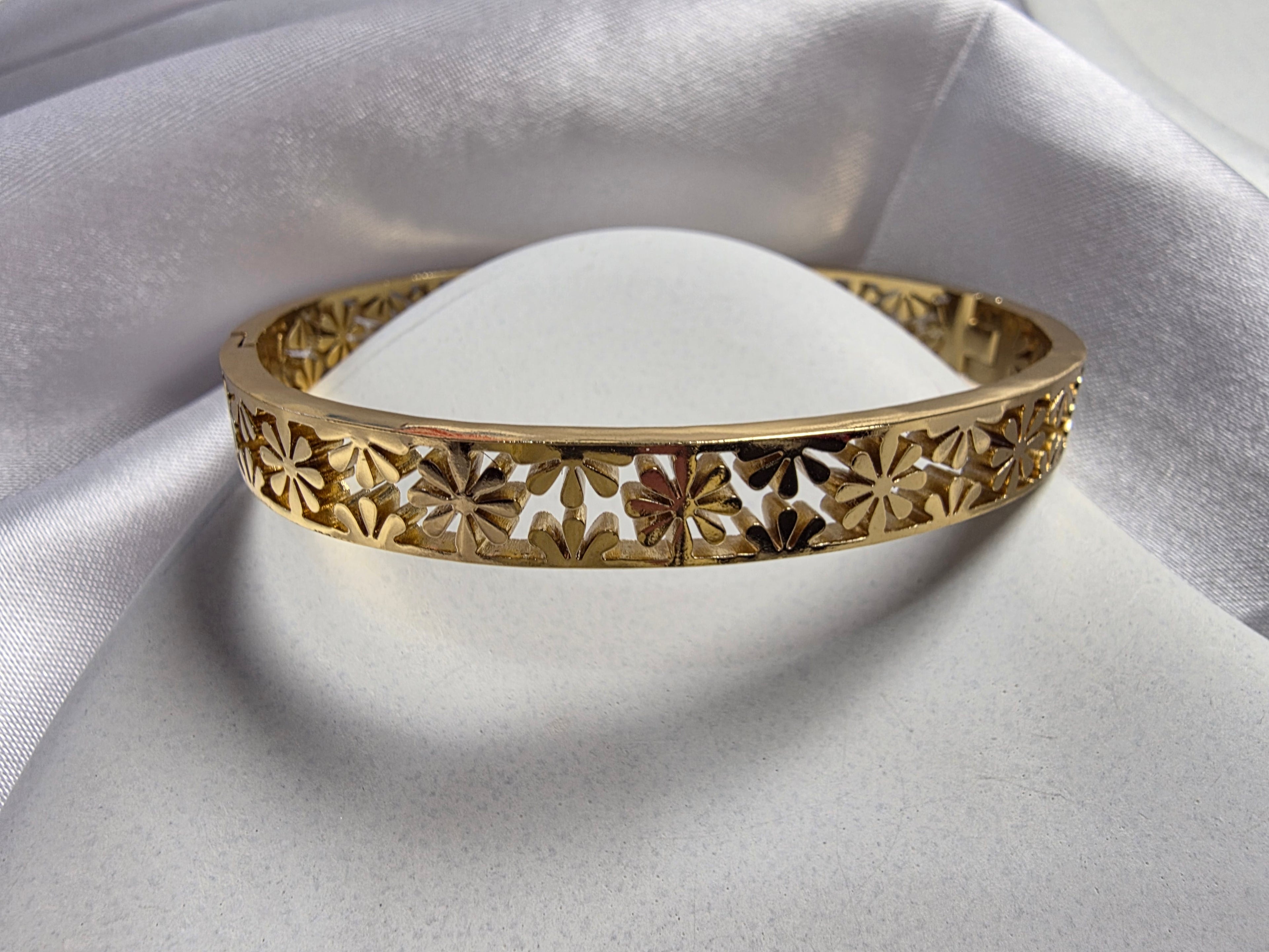 Floral Cut out Bracelet