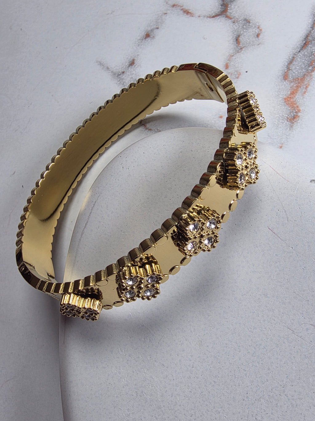 Twinkle Petals Clover Bracelet