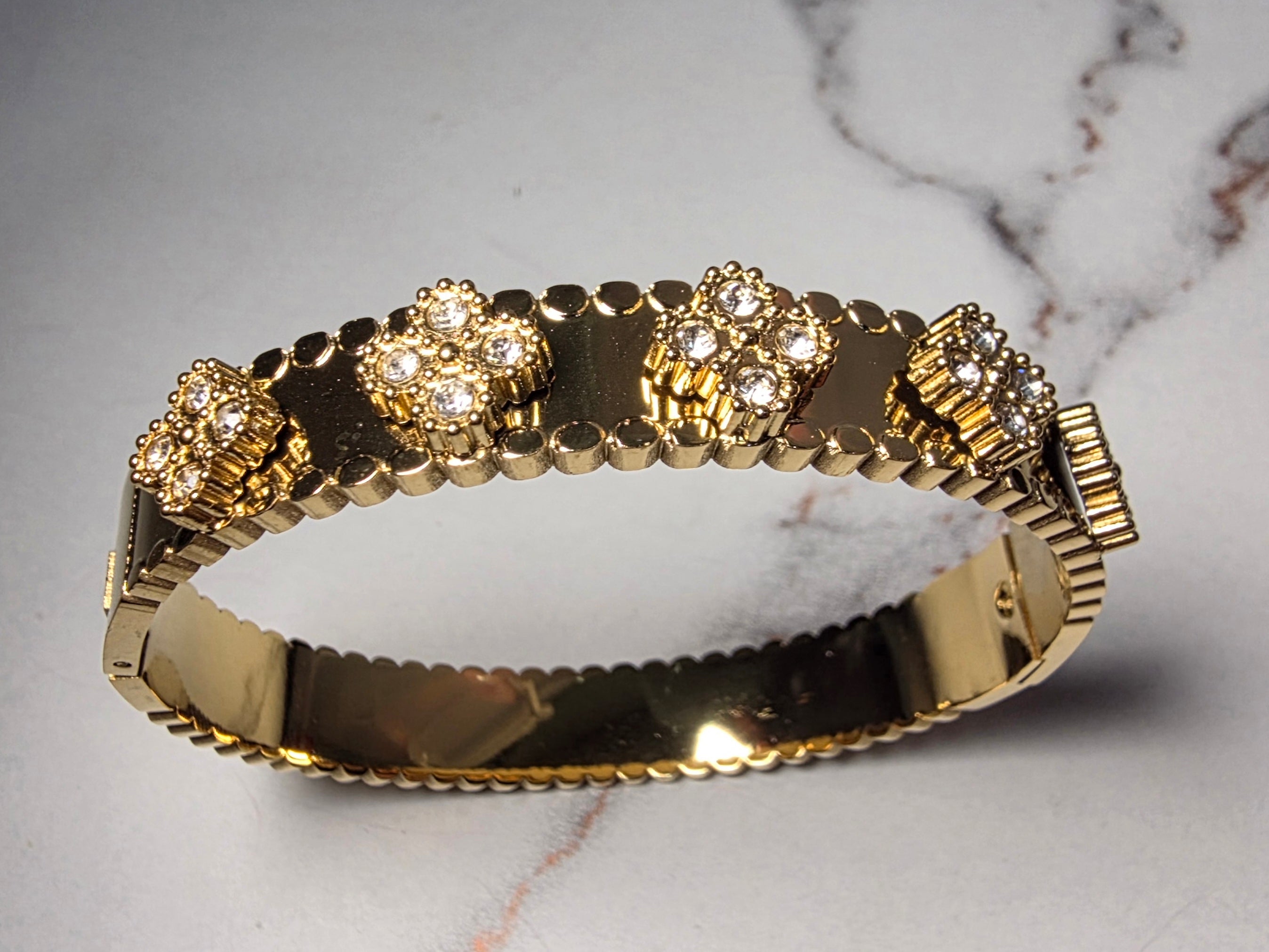 Twinkle Petals Clover Bracelet