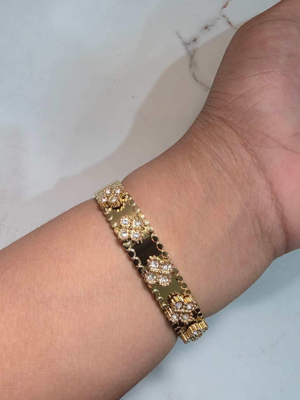 Twinkle Petals Clover Bracelet