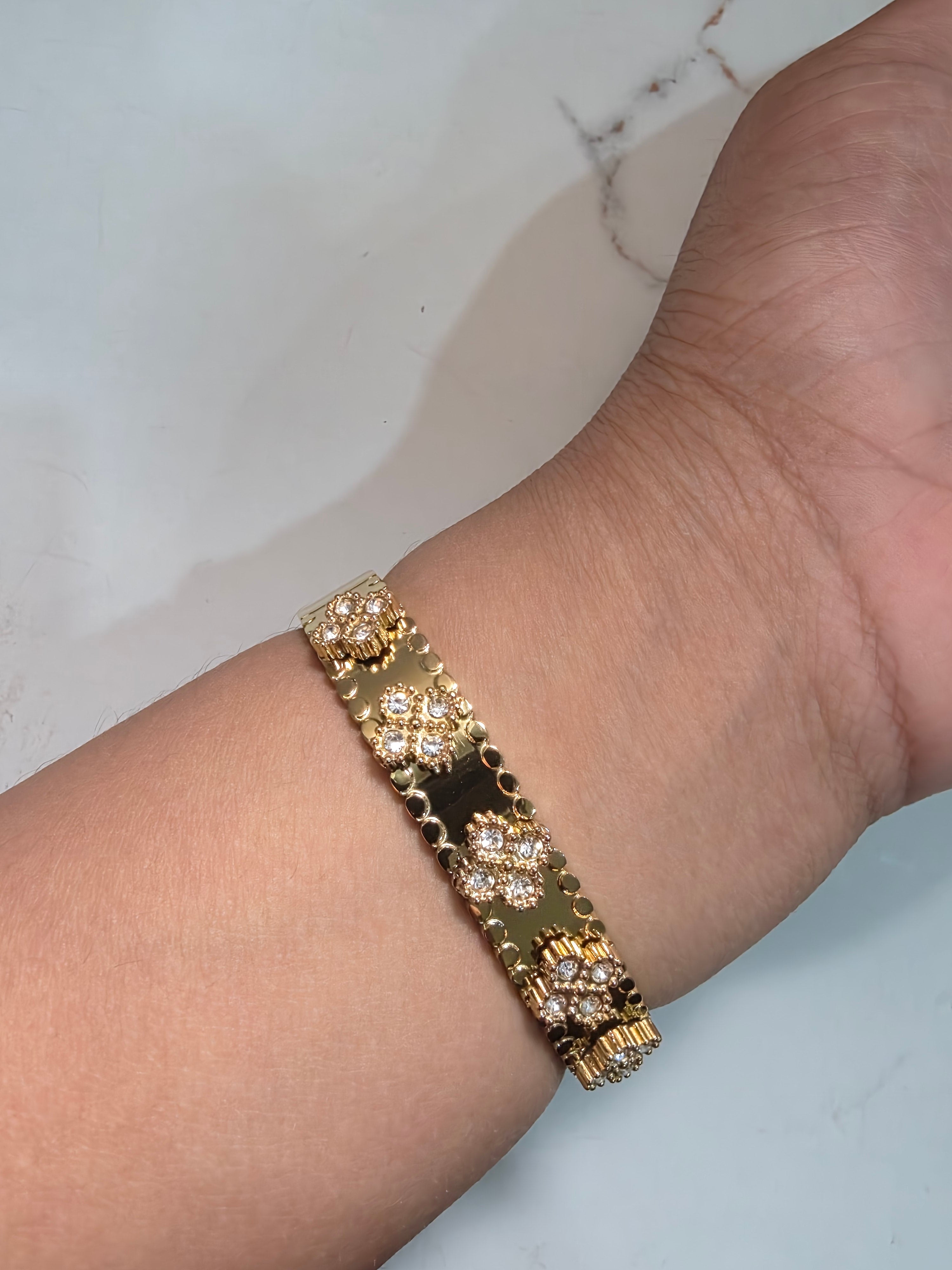 Twinkle Petals Clover Bracelet