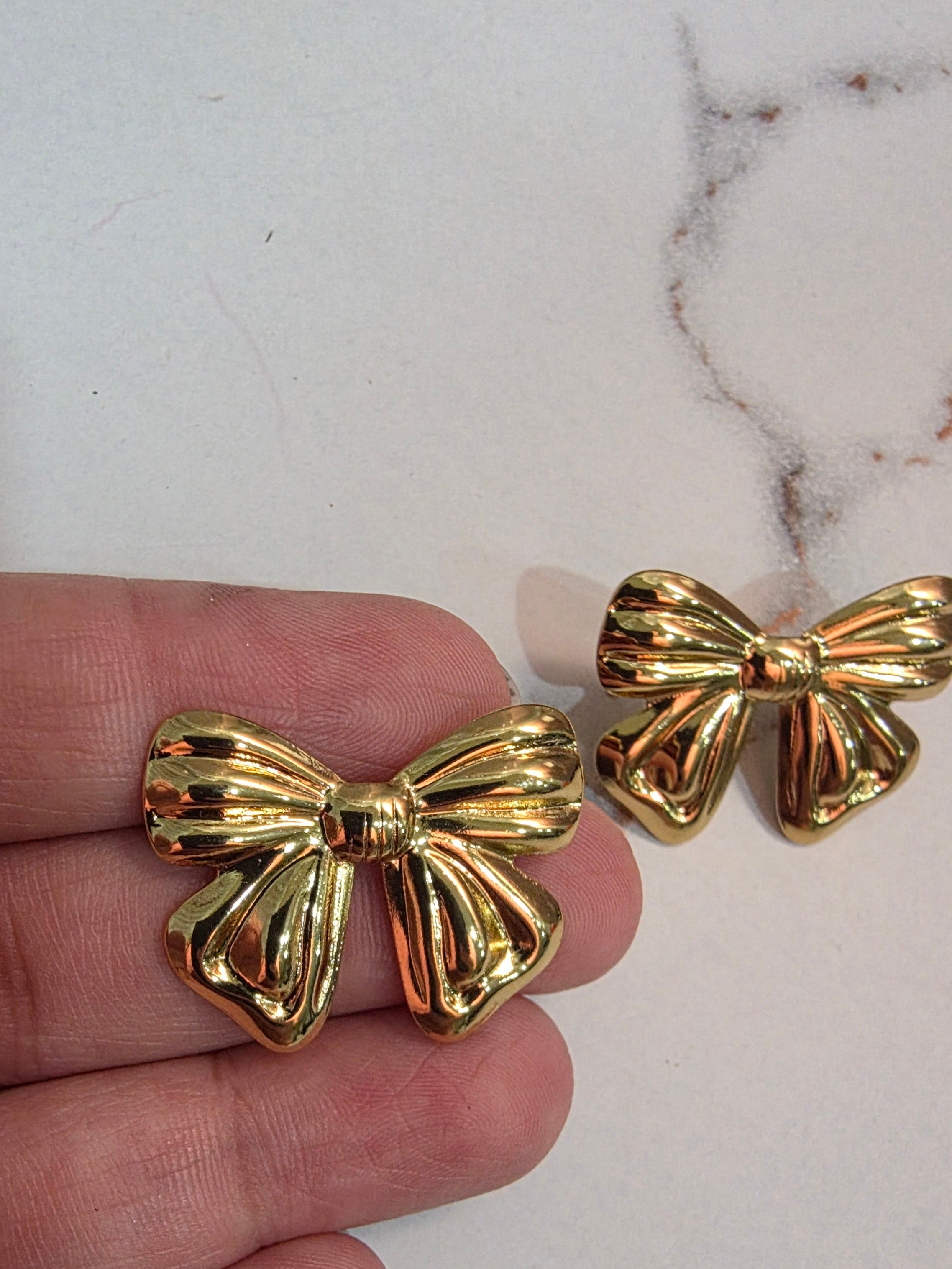 Chunky Bow Stud