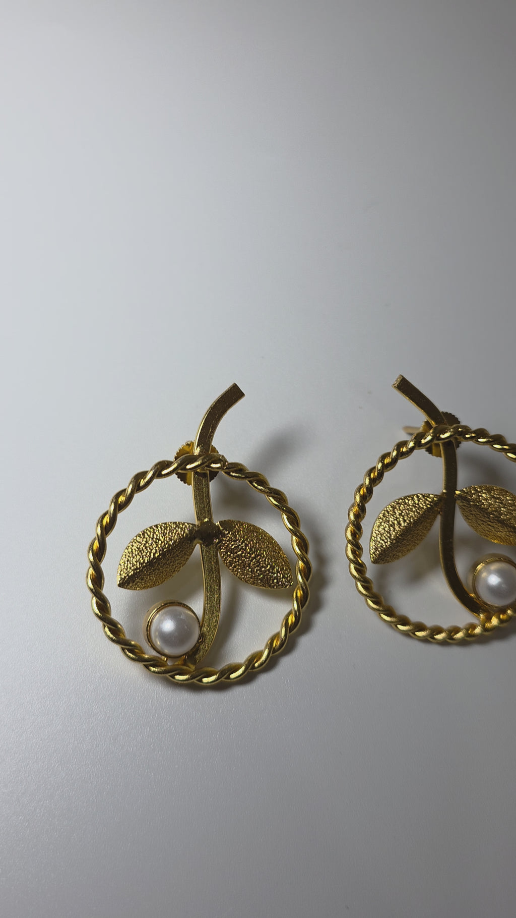 Curved Leaf Pearl Studs