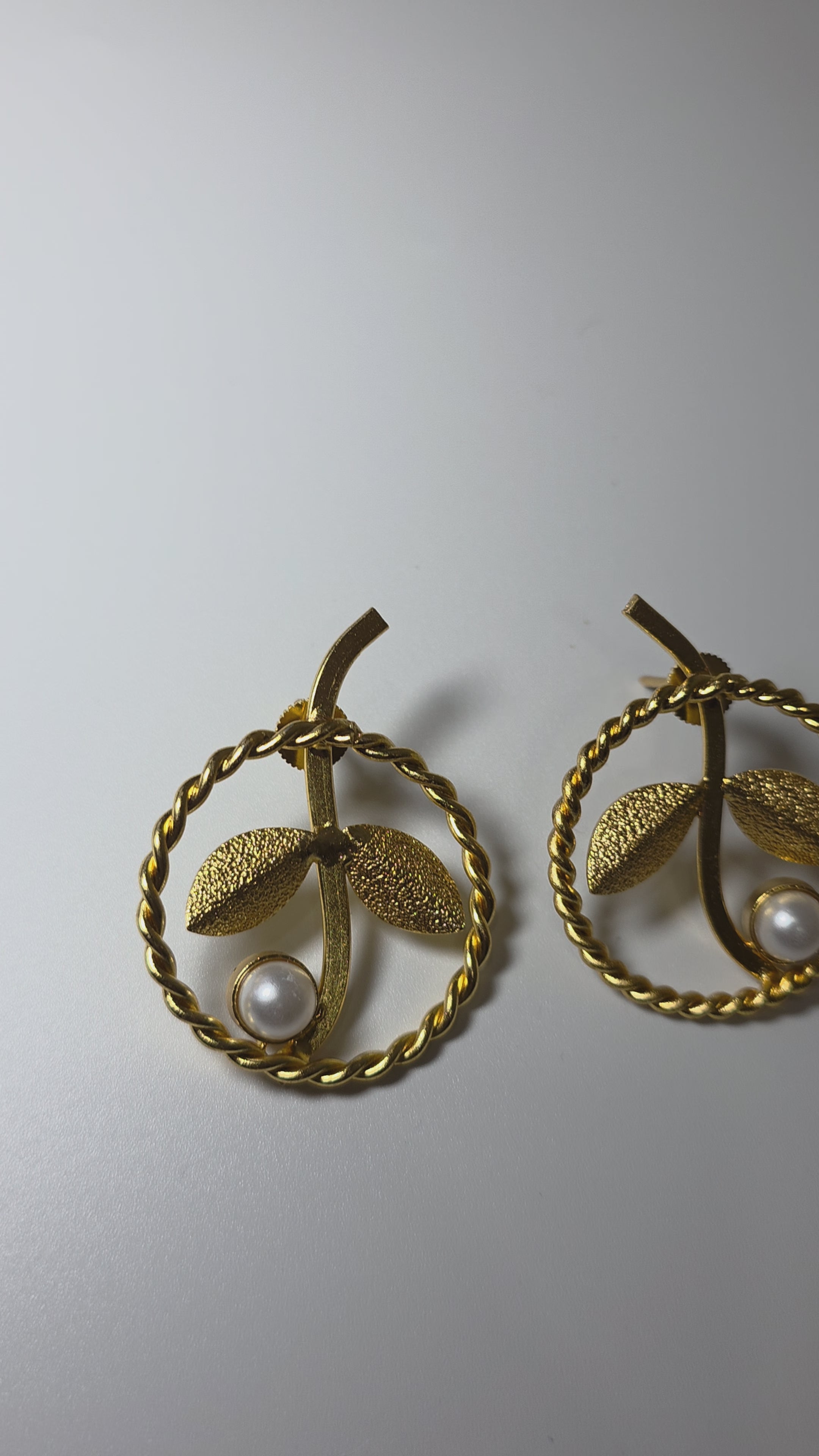 Curved Leaf Pearl Studs
